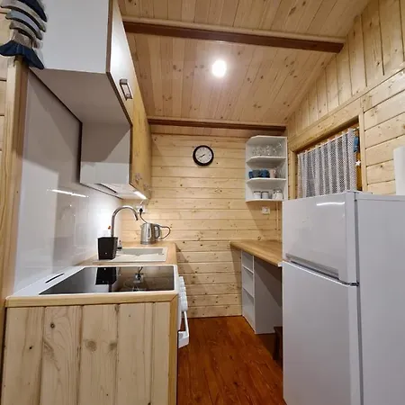 Siedlisko Nr 4a Nad Jeziorem Skarlinskim, Jezioro, Mazury, Letniskowe * Kurzetnik